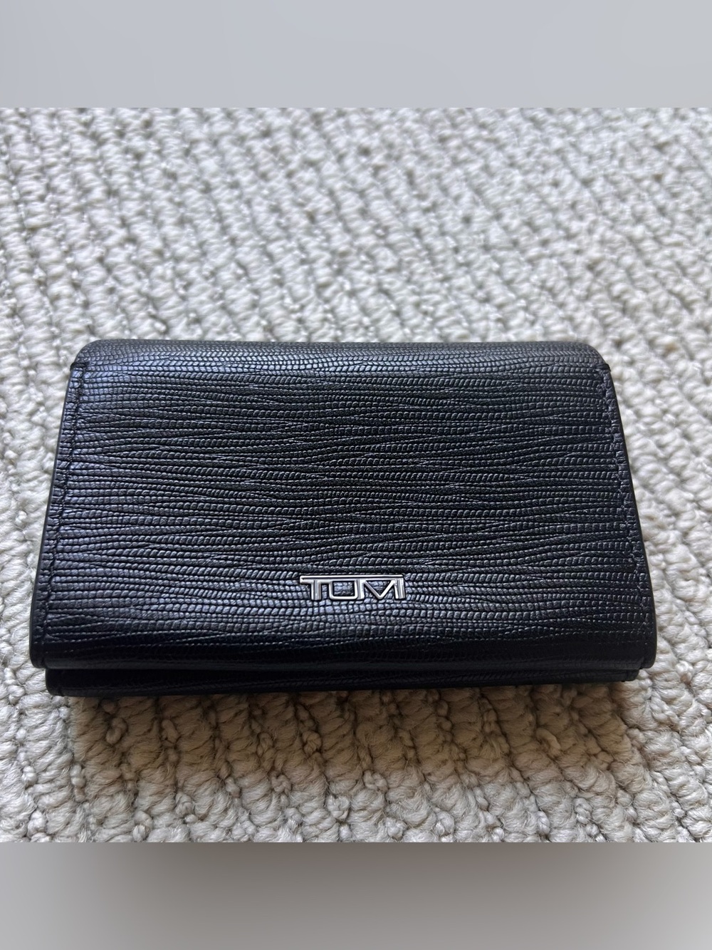 Tumi NASSAU 100% Leather Double Gusseted Card Case Wallet - BLACK EMBOSSED
